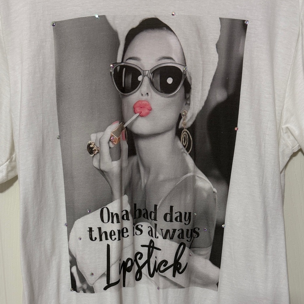 White Graphic T-Shirt with Lipstick Print